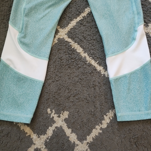 Zyia Light n Tight Capri aqua melange size medium - Picture 8 of 10